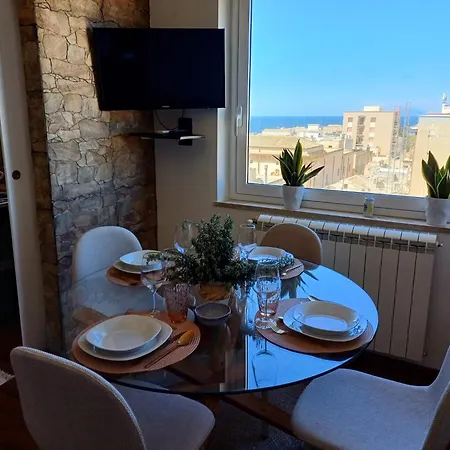Apartment Central With Sea View *